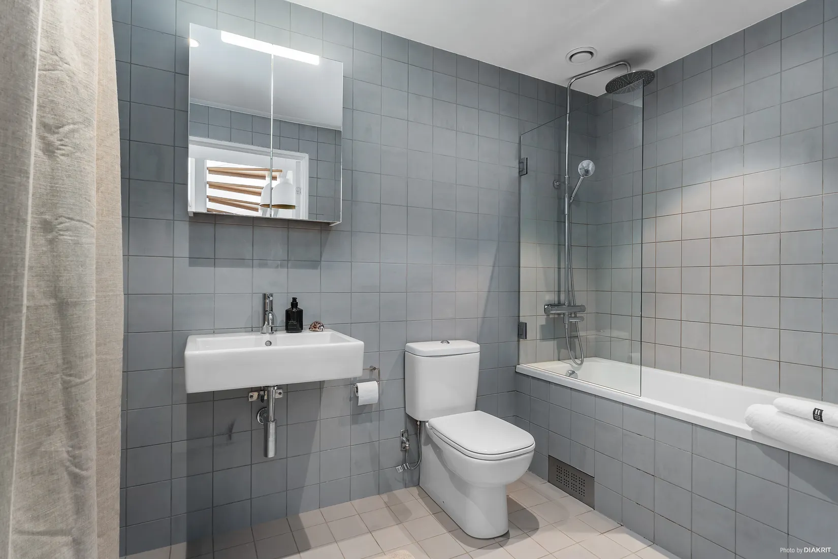 Radhus, Vasavägen 21b, Täby Kyrkby, Täby