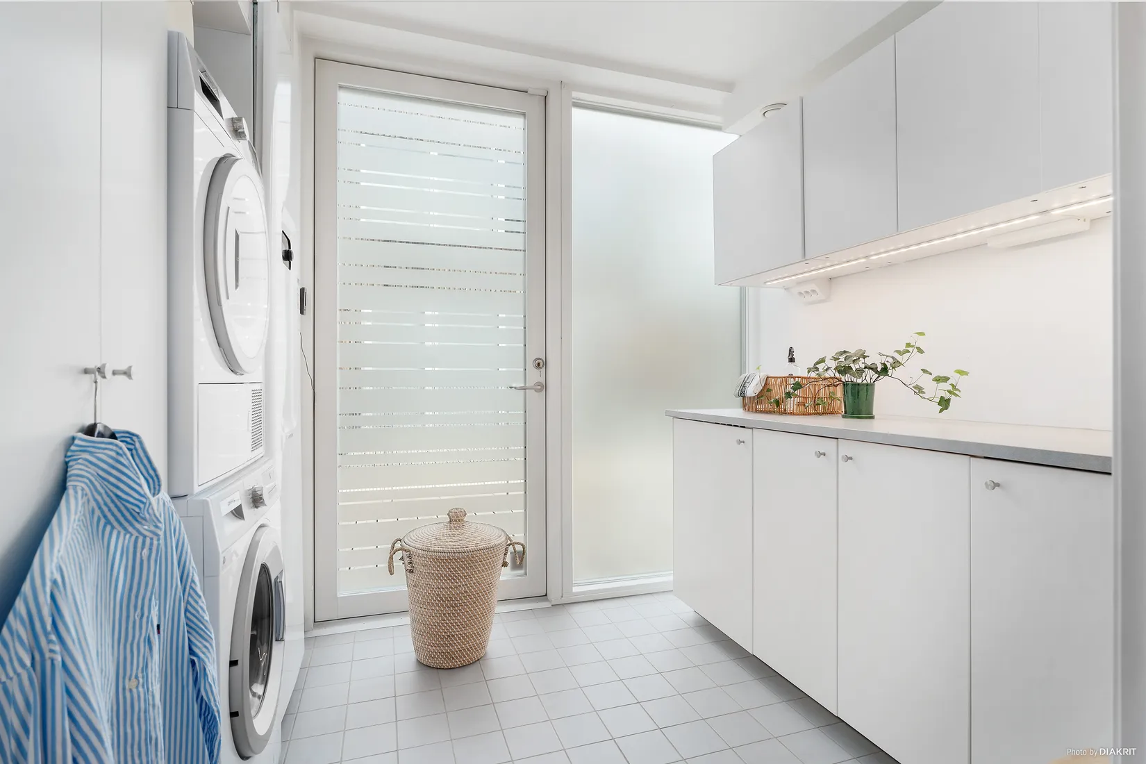 Radhus, Vasavägen 21b, Täby Kyrkby, Täby