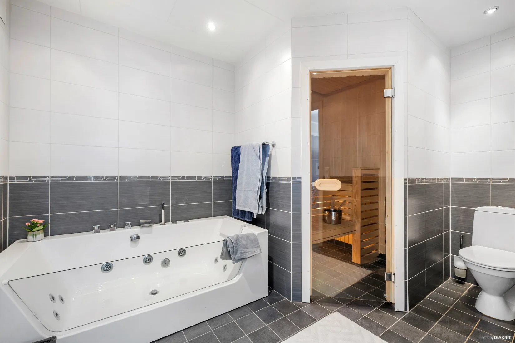 Radhus, Fortvägen 14, Gribbylund, Täby