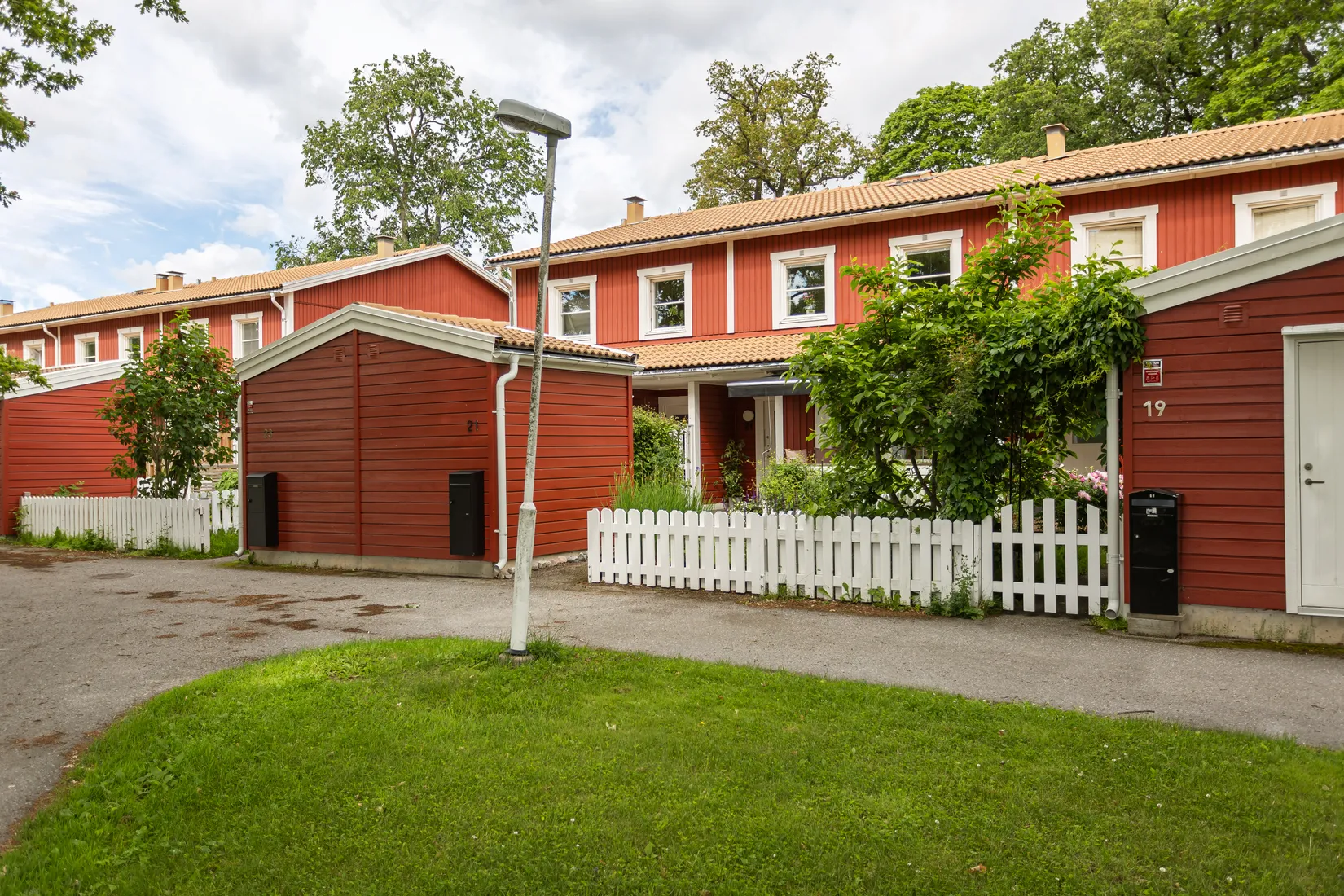 Radhus, Mäster Henriks Allé 21, Viby, Sollentuna