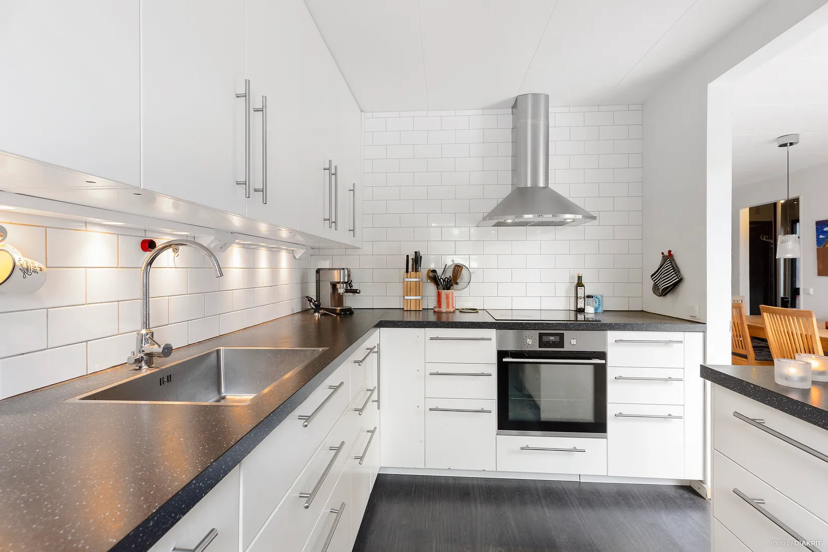 Radhus, Nickelvägen 15, Skarpäng, Täby