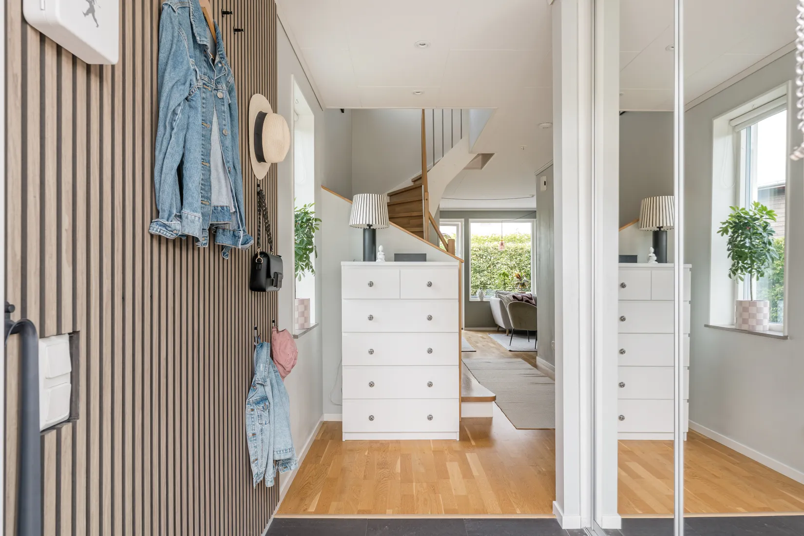 Radhus, Lövsångarvägen 1, Ullna strand, Täby