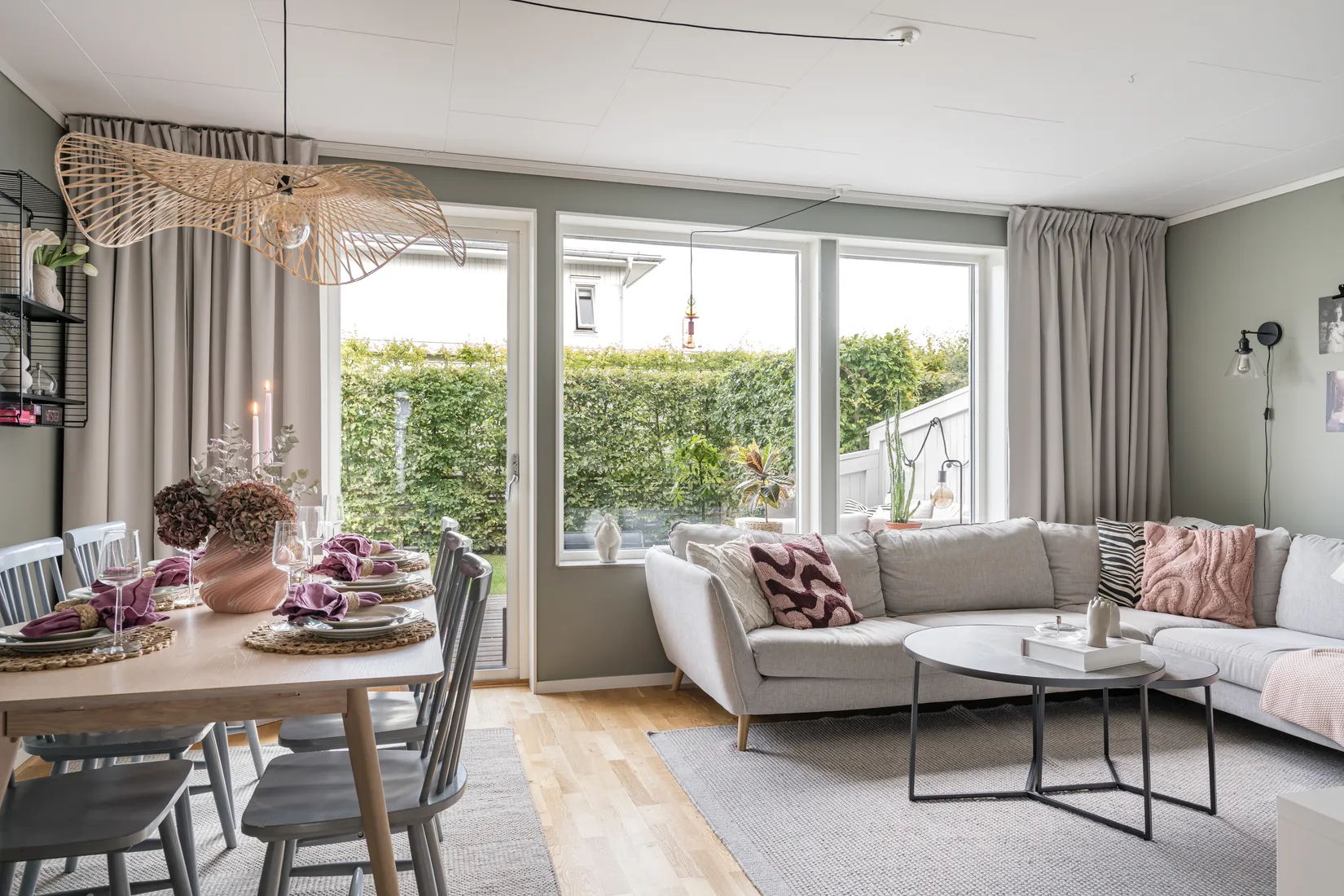 Radhus, Lövsångarvägen 1, Ullna strand, Täby