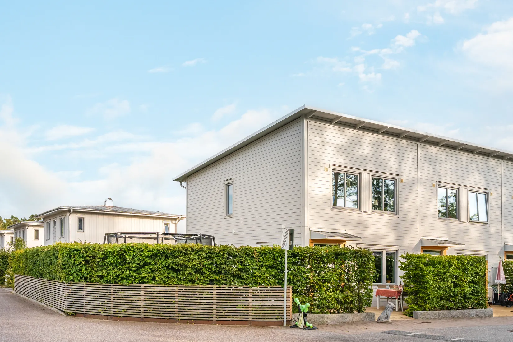 Radhus, Lövsångarvägen 1, Ullna strand, Täby