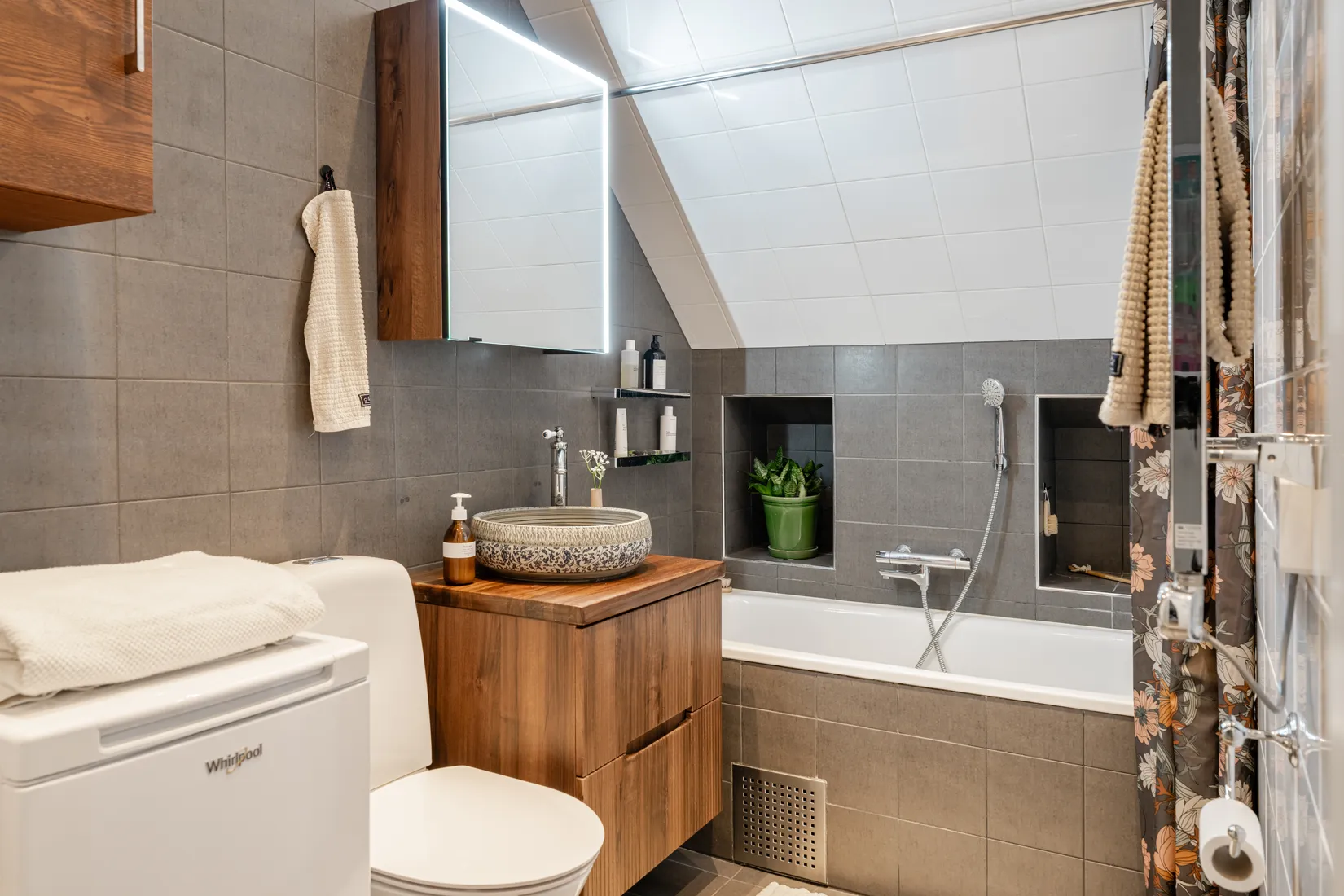 Bostadsrätt, Förrådsgatan 6, Vån 5/5, Gamla Råsunda, Solna