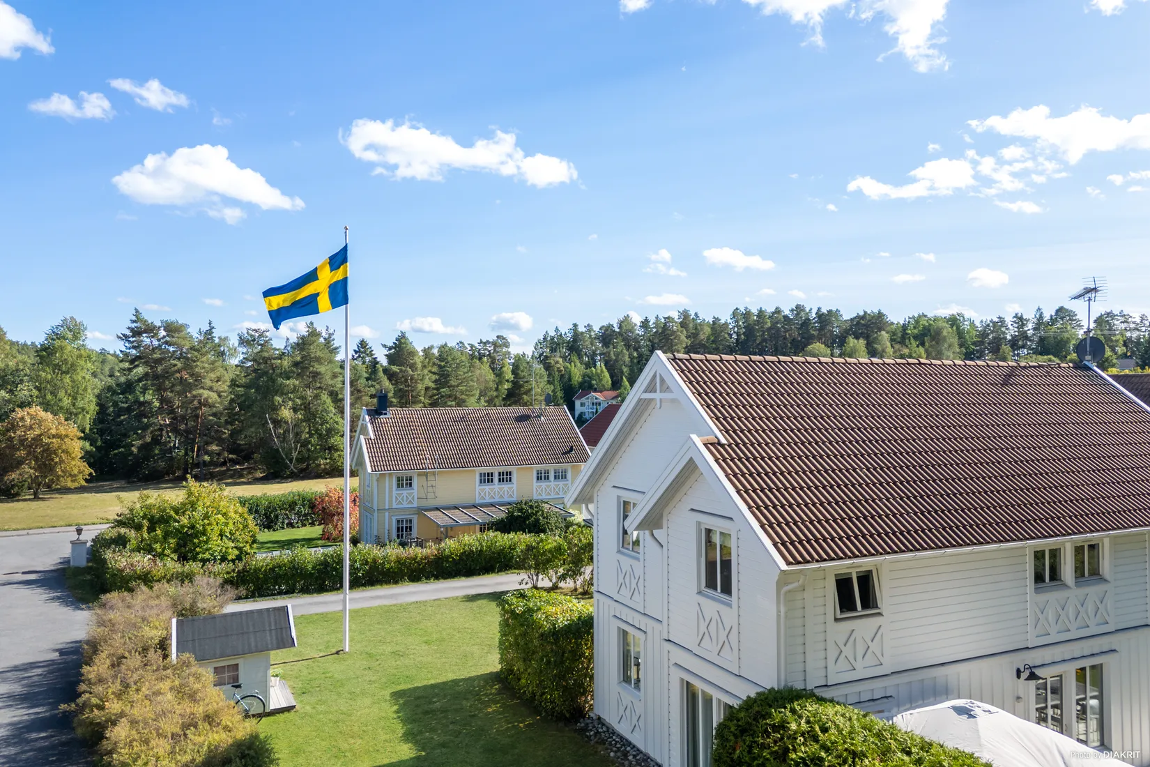 Radhus, Trefaldighetsvägen 53, Gribbylund, Täby