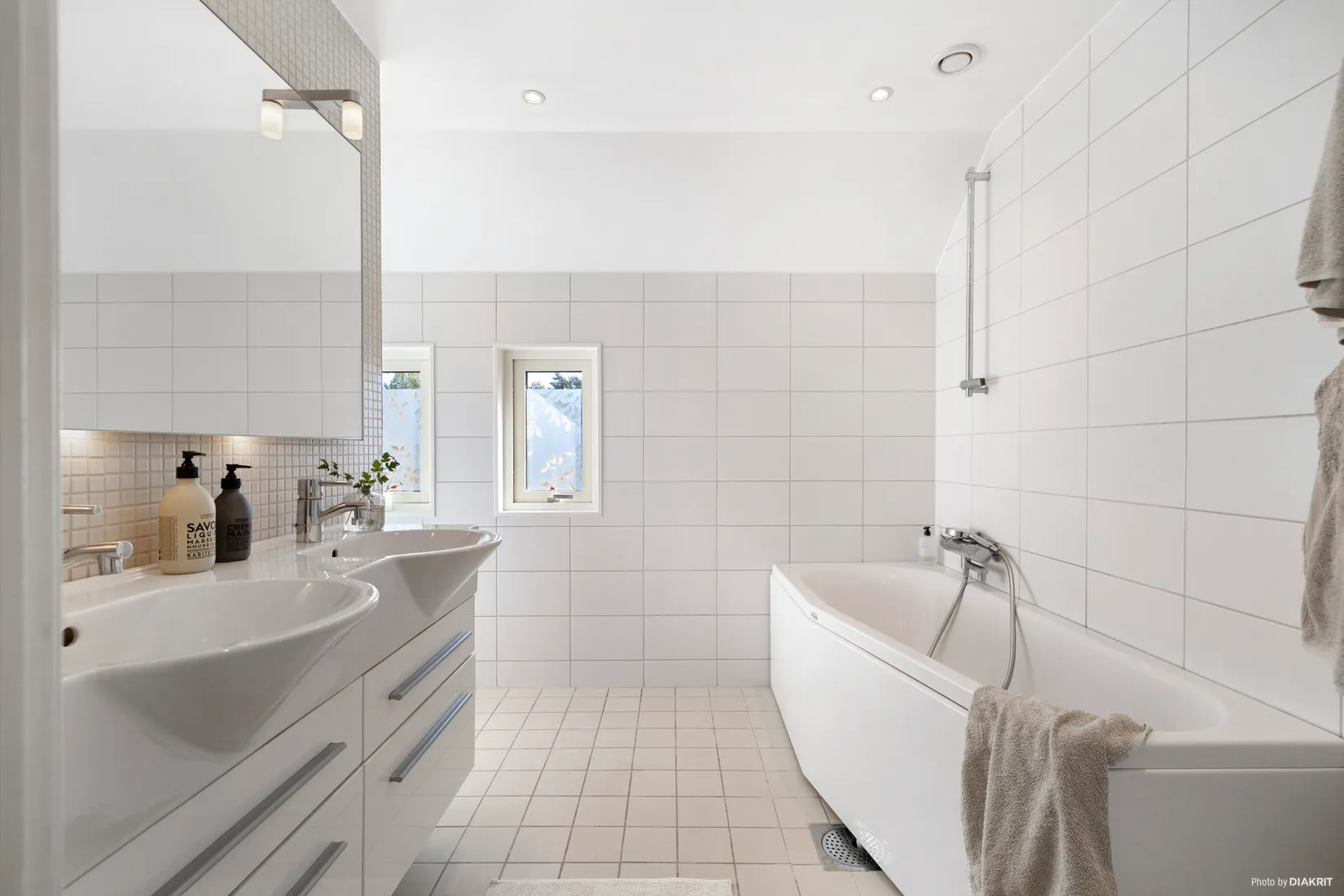 Radhus, Trefaldighetsvägen 53, Gribbylund, Täby