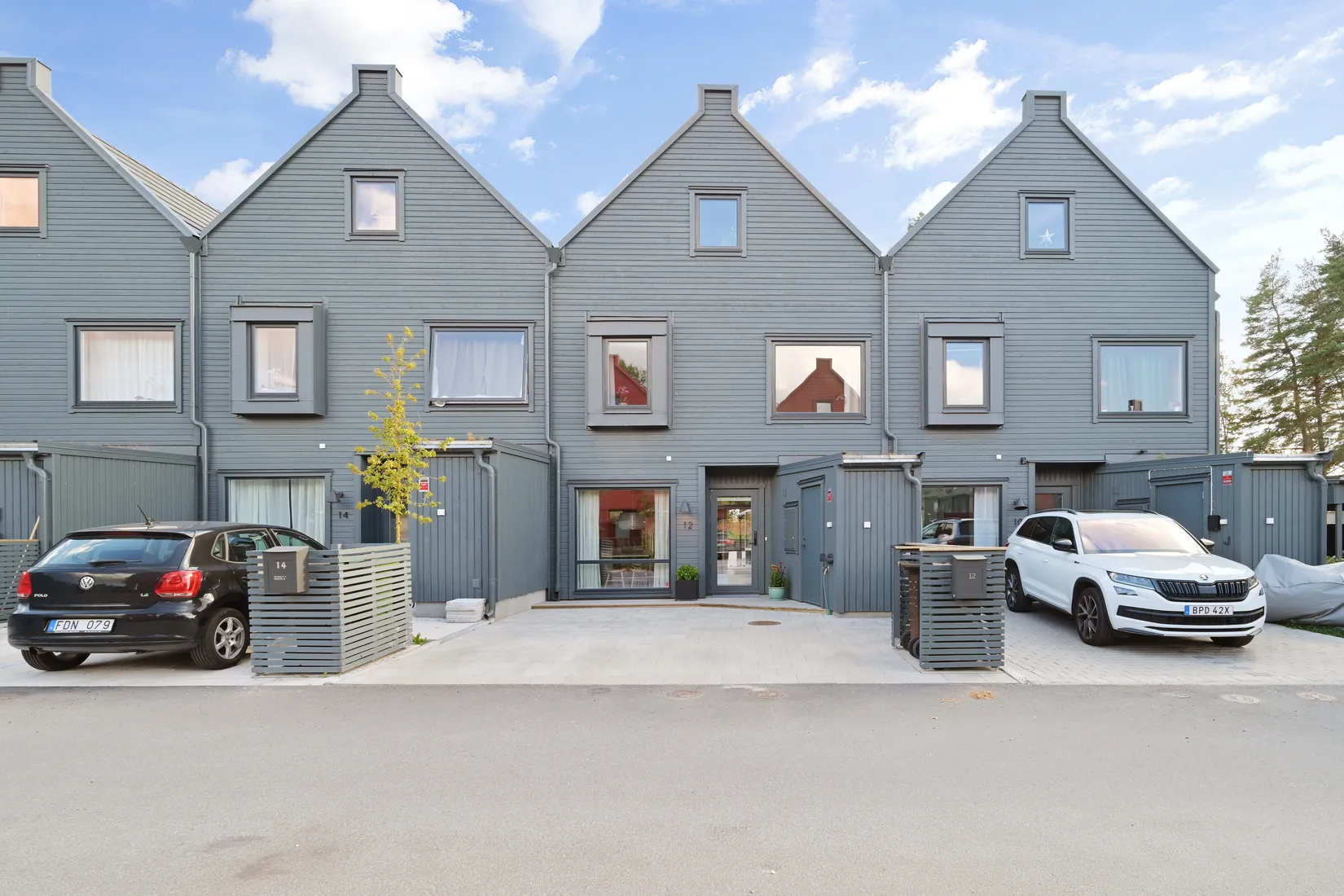 Radhus, Krickaslingan 12, Wijk Oppgård, Upplands Väsby