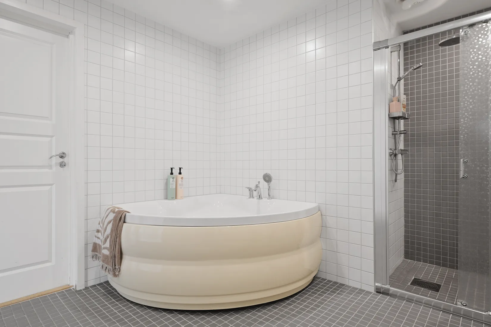 Radhus, Kårstagränd 17, Skälby, Upplands Väsby