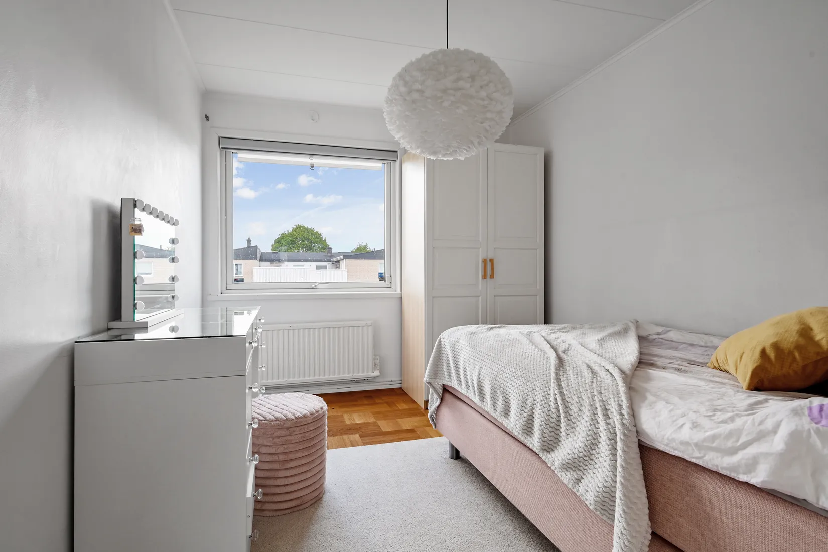 Radhus, Kårstagränd 17, Skälby, Upplands Väsby
