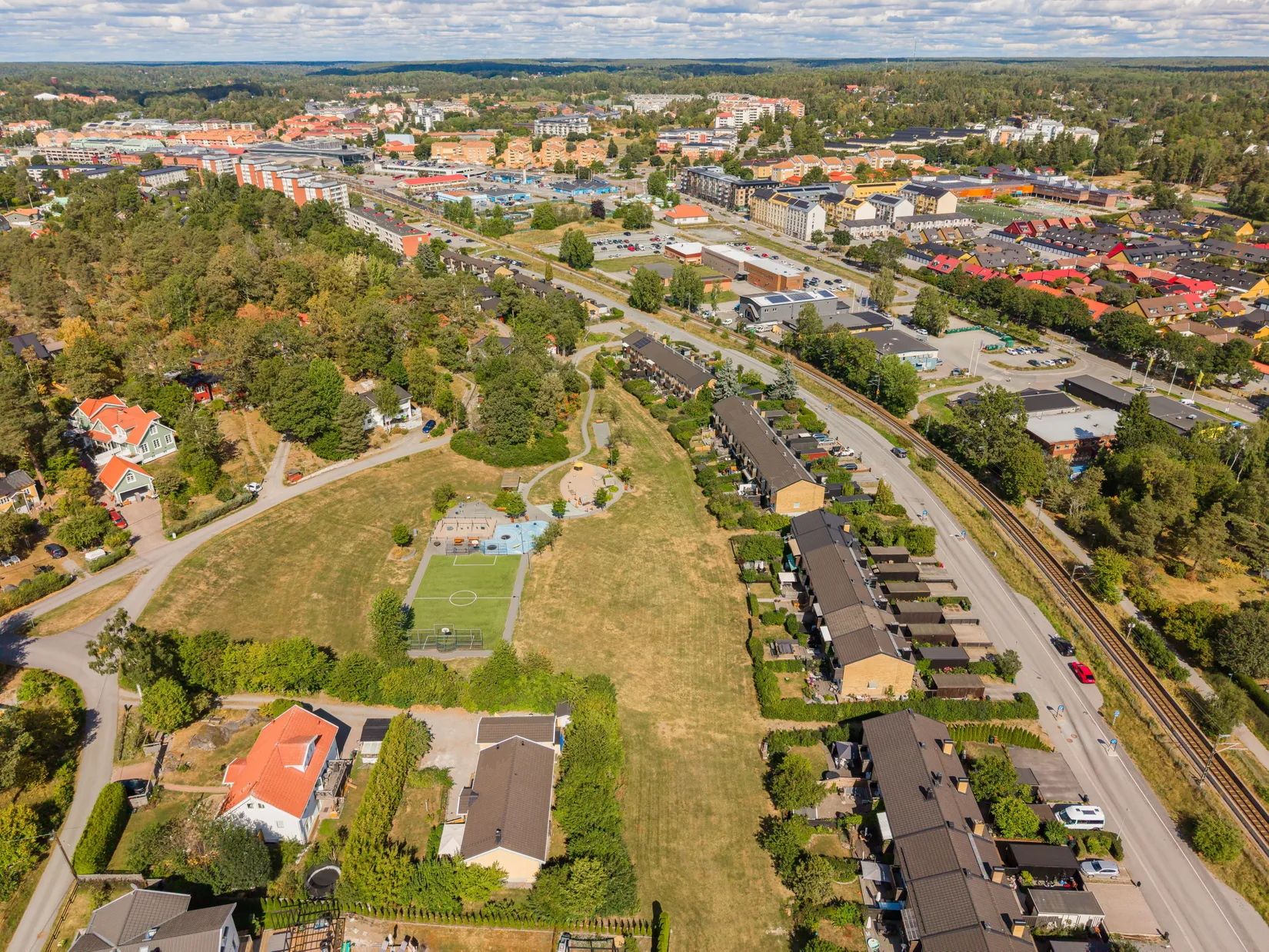 Radhus, VÄSTRA BANVÄGEN 84, Österskär/Tuna, Österåker
