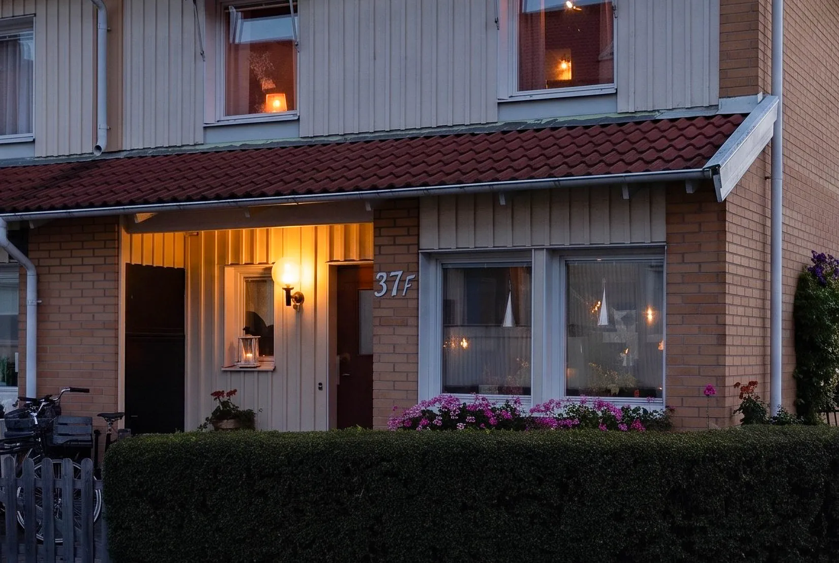 Radhus, Norra Allégatan 37F, Karlsdal, Västerås