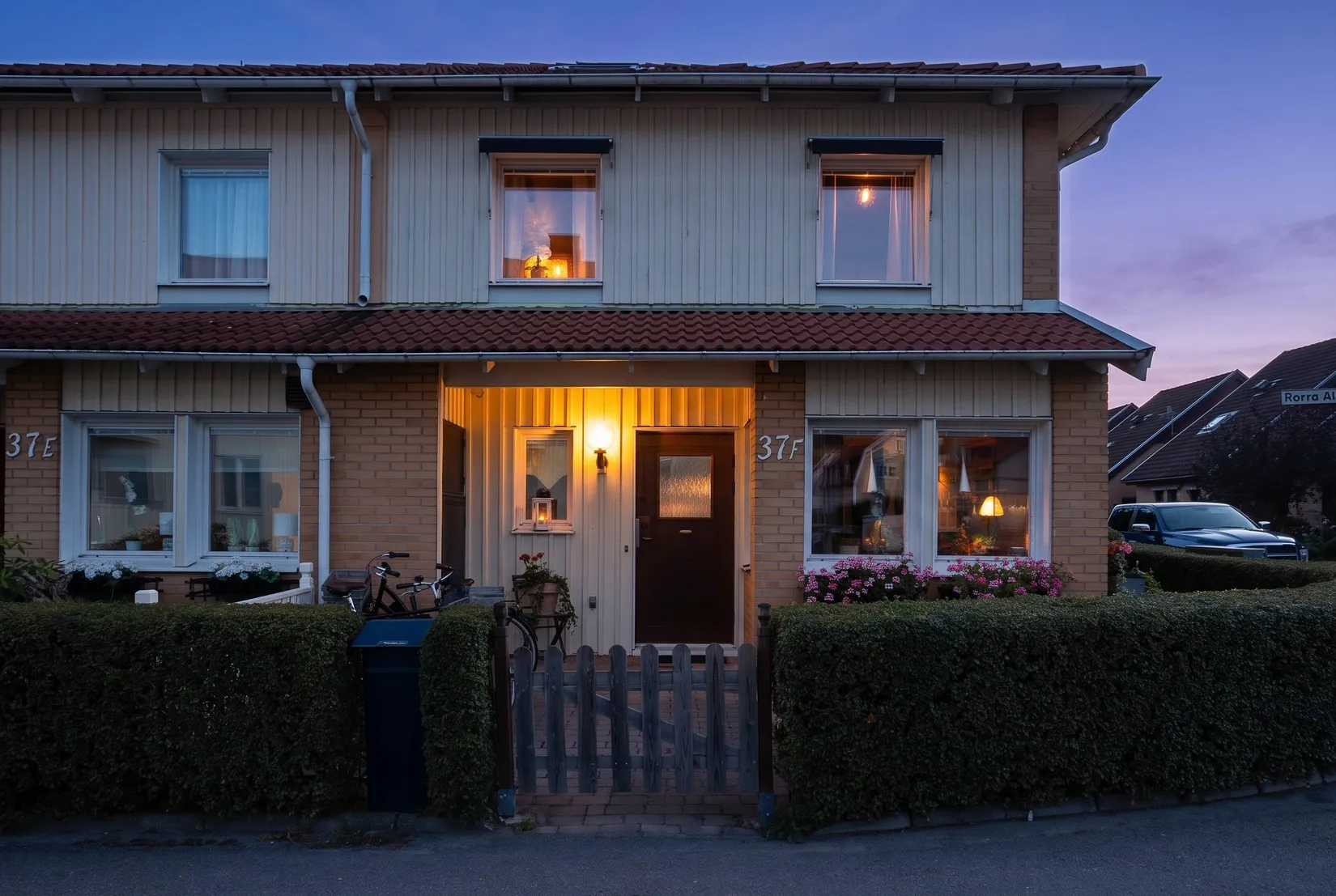 Radhus, Norra Allégatan 37F, Karlsdal, Västerås