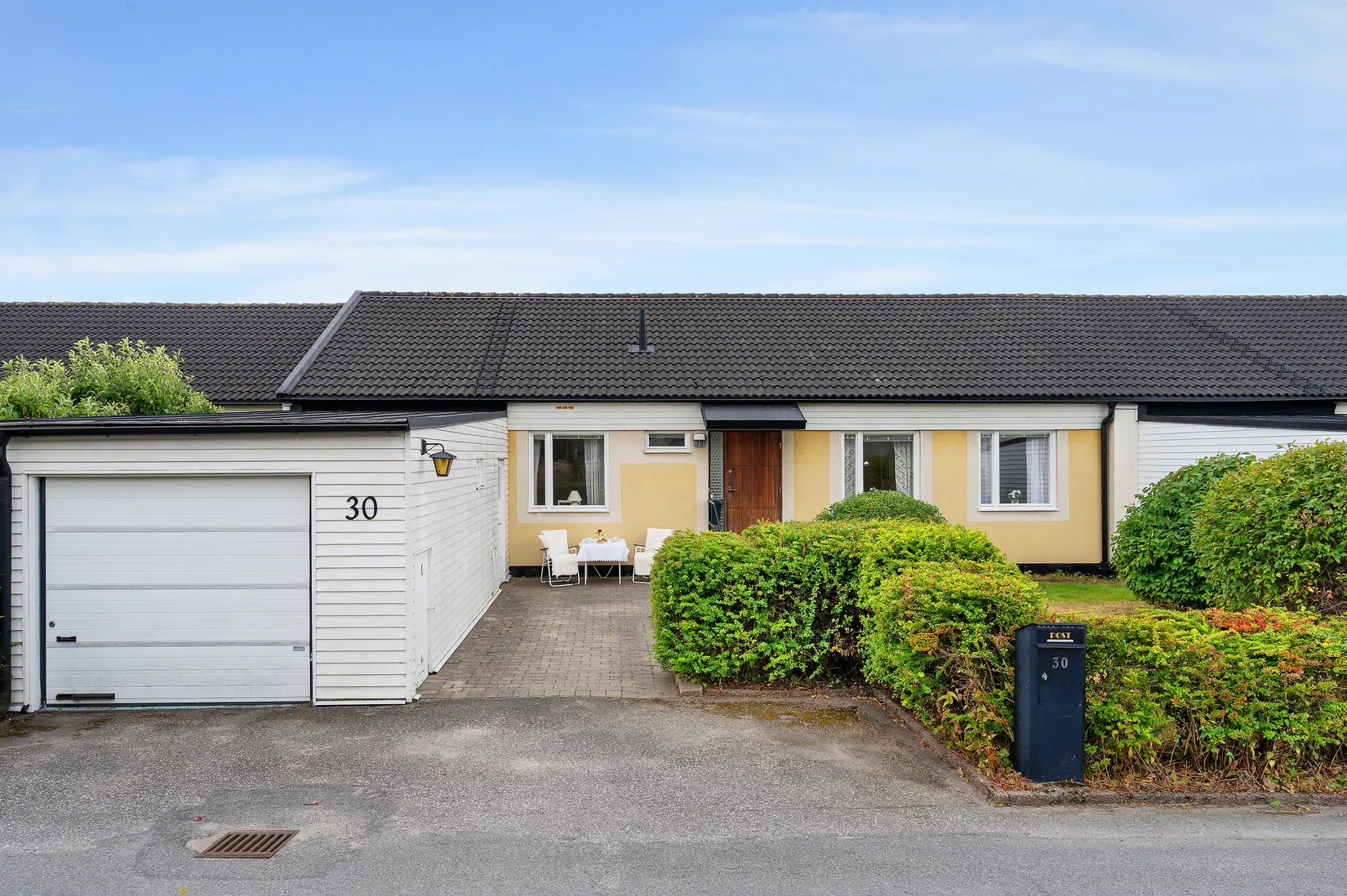 Radhus, Uppgårdsvägen 30, Solhem, Stockholm