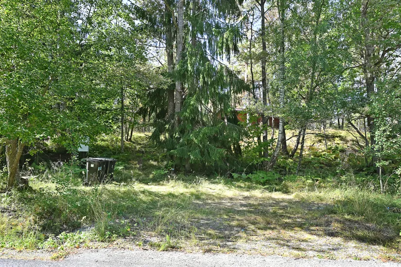 Tomt, Ormvägen 6, Raksta, Tyresö