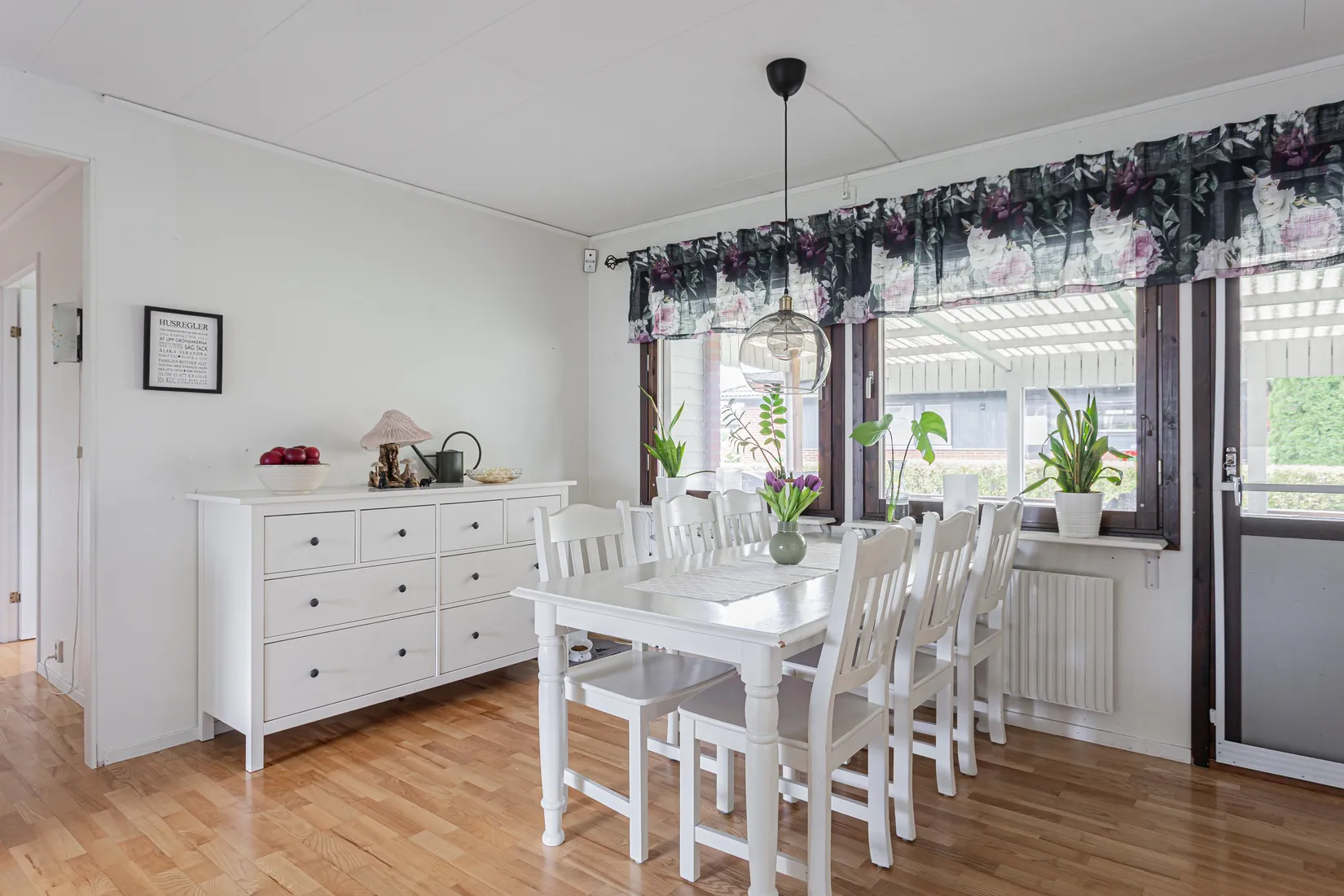 Villa, Bollgatan 5, Ullvibackar, Köping