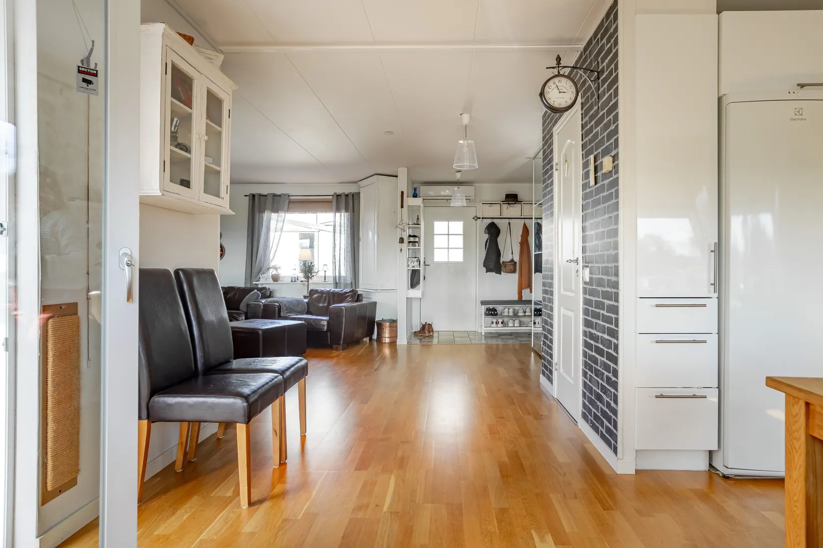 Radhus, Bakstuguvägen 3, Klockarberget, Sundsvall