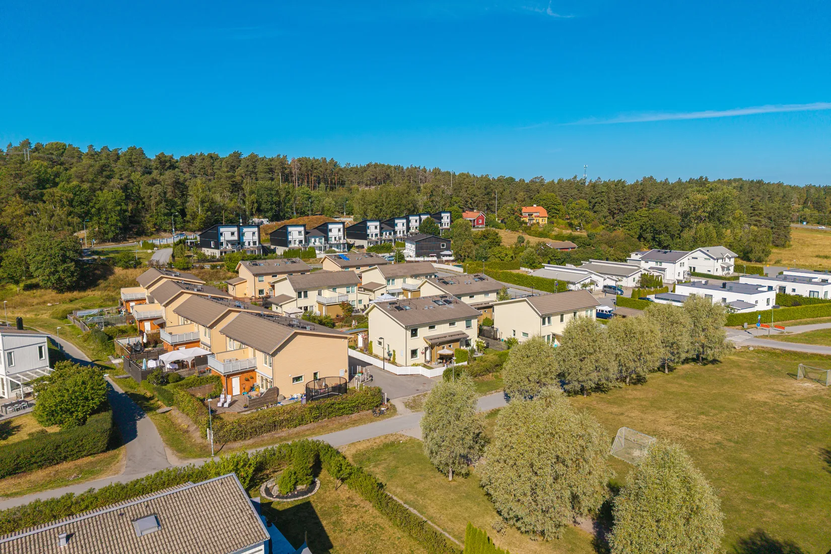 Radhus, Frisells gata 6E, Sanda Ängar/Bollstanäs, Upplands Väsby