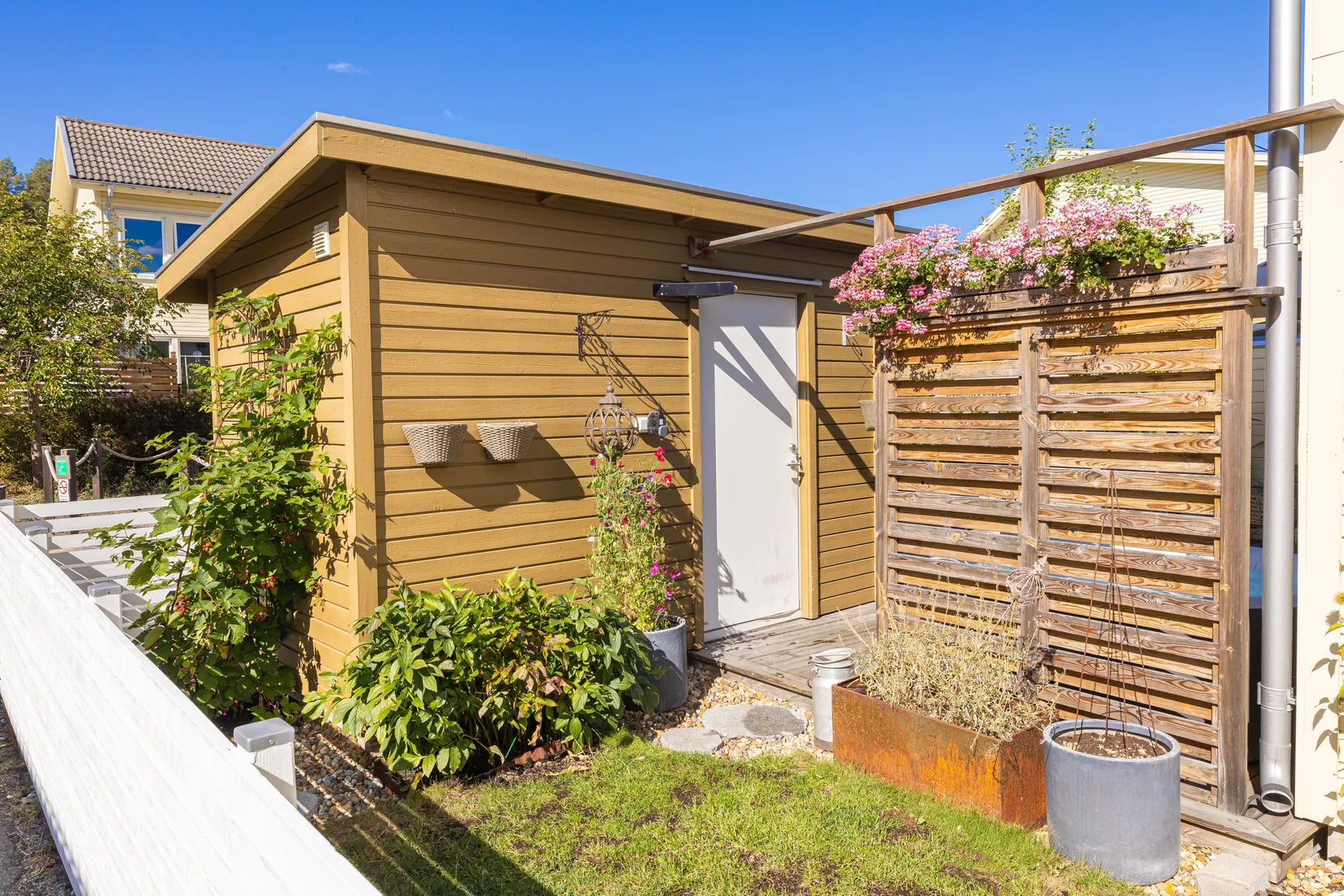 Radhus, Frisells gata 6E, Sanda Ängar/Bollstanäs, Upplands Väsby