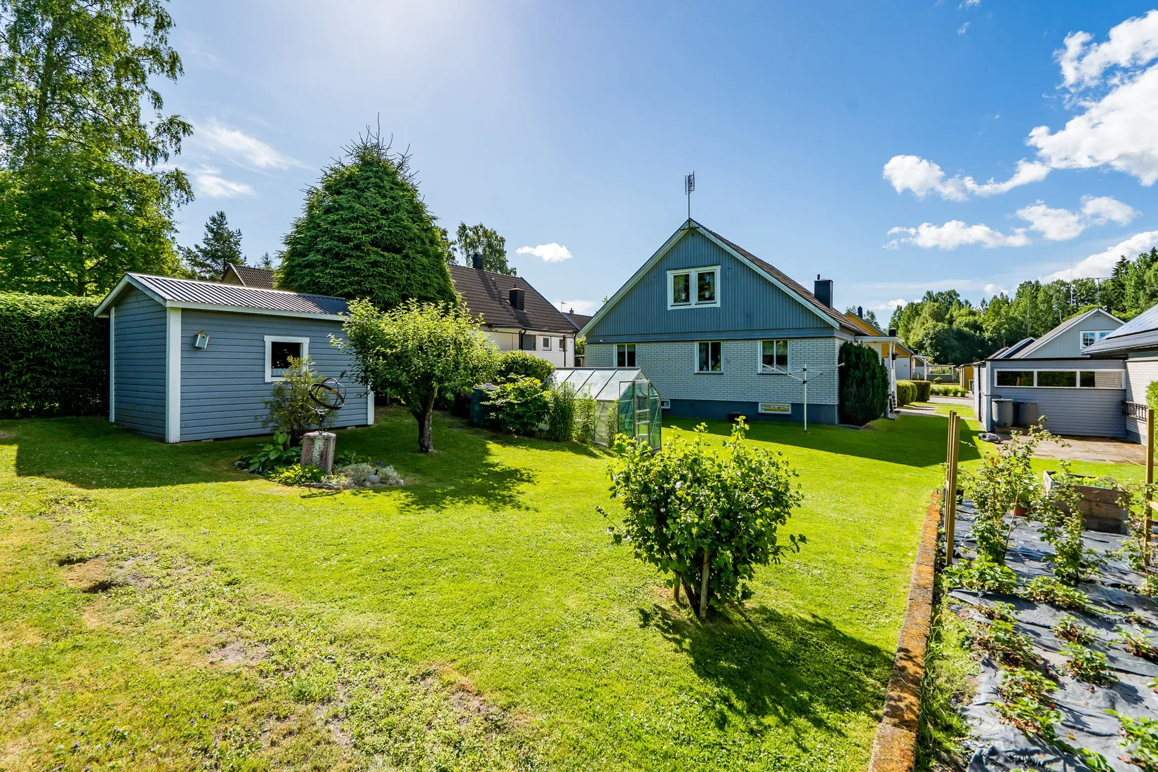 Radhus, Björnbärsvägen 11, Hagaberg, Lindesberg
