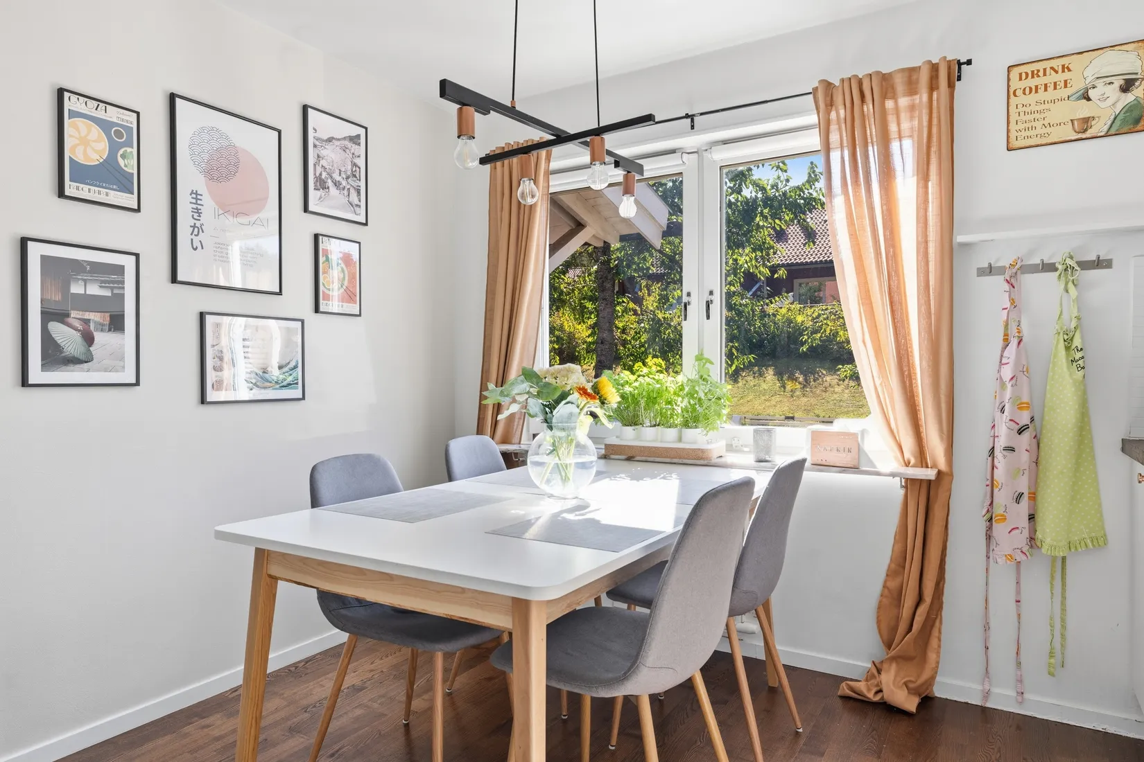 Radhus, Tegvägen 33, Solgårdsgärde, Vallentuna