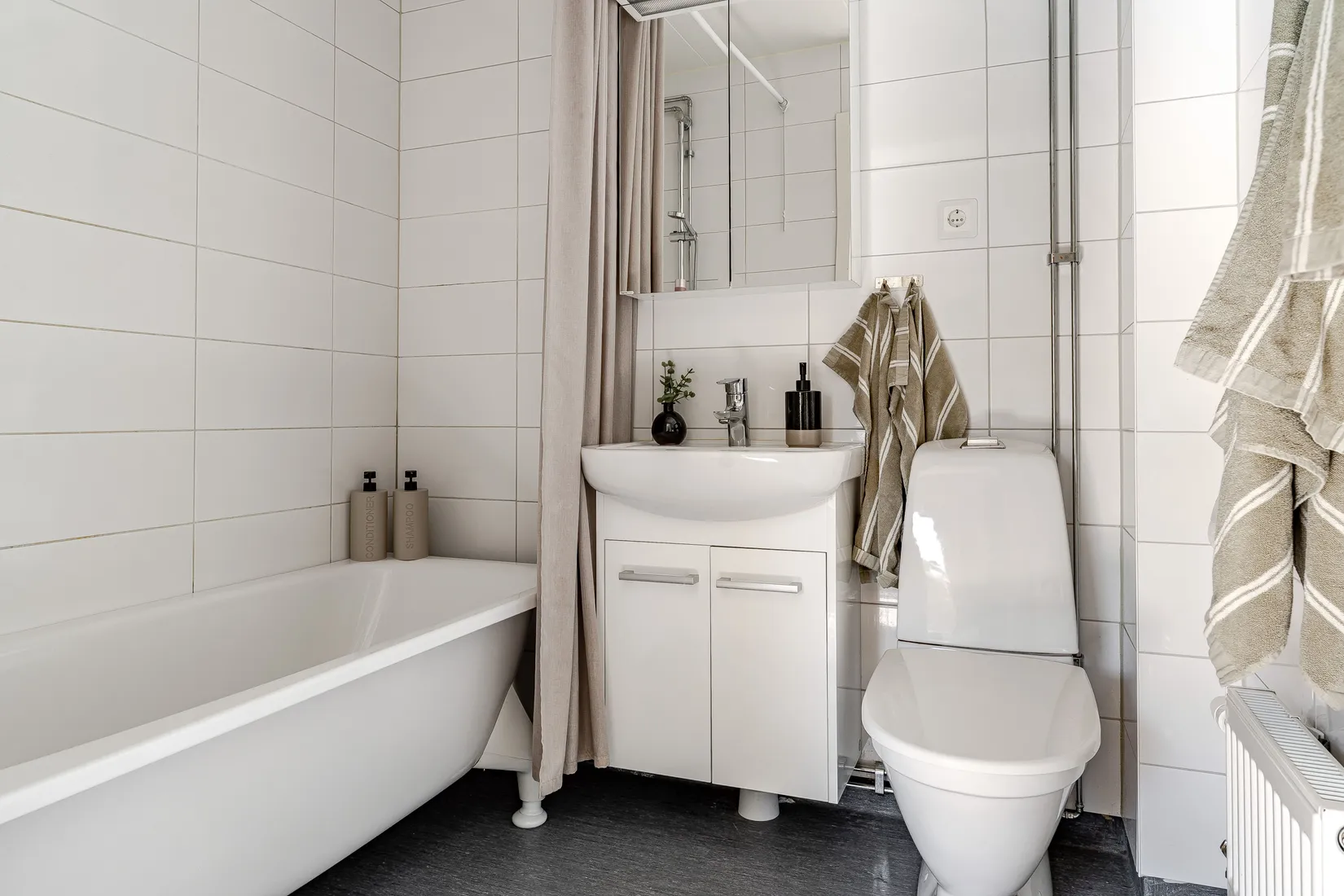 Radhus, Lärksoppsgatan  120, Bergvreten, Enköping