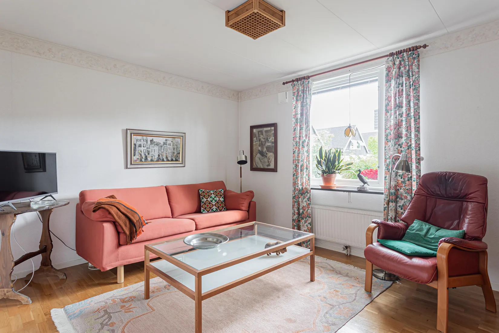 Villa, Ploggatan 15, Hammarby, Västerås