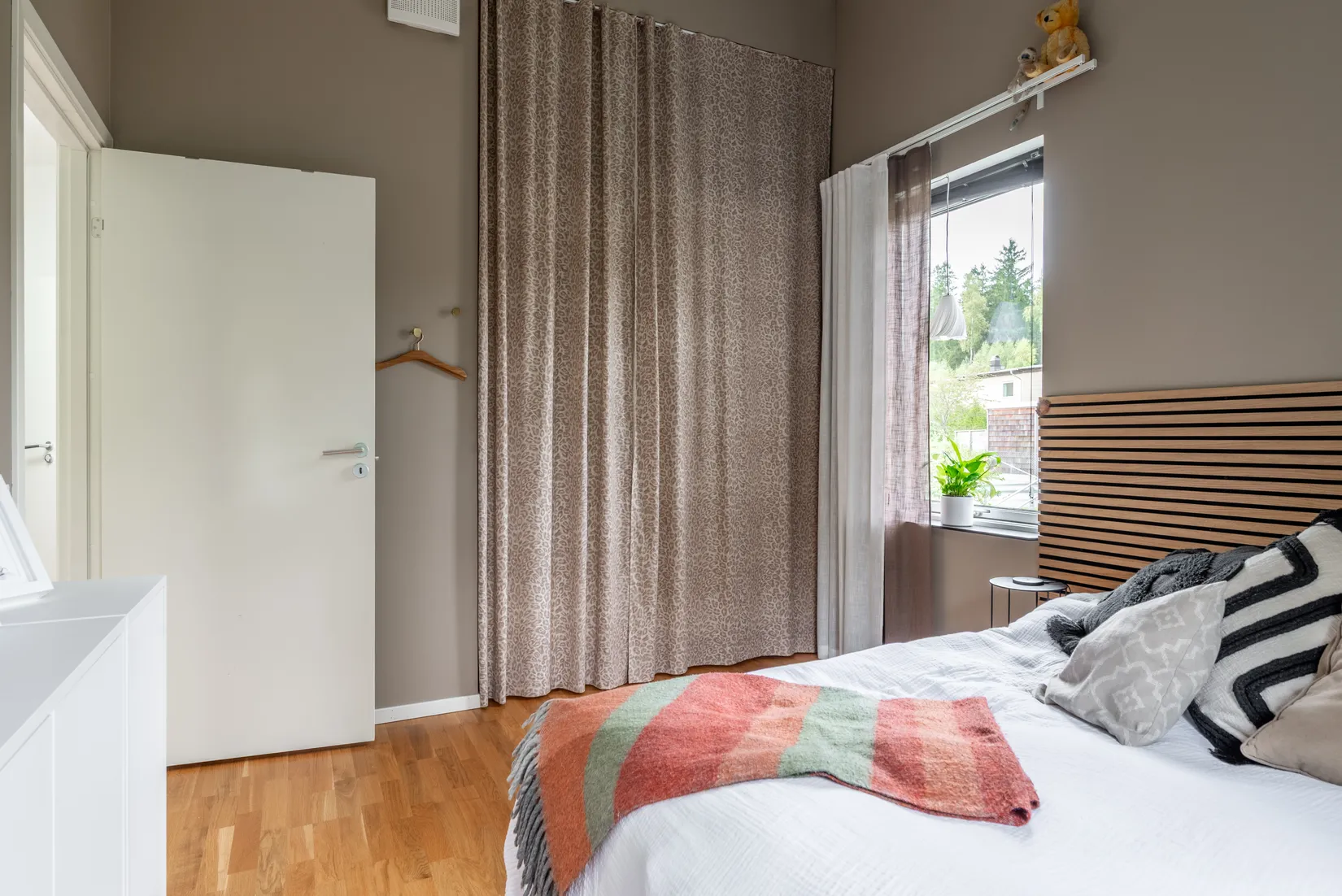 Radhus, Valthornsgatan 6A, Hestra, Borås
