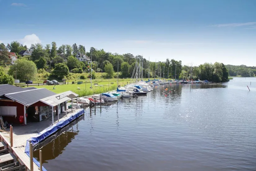 Radhus, Biskop Brasks gränd 9, Stäket, Järfälla