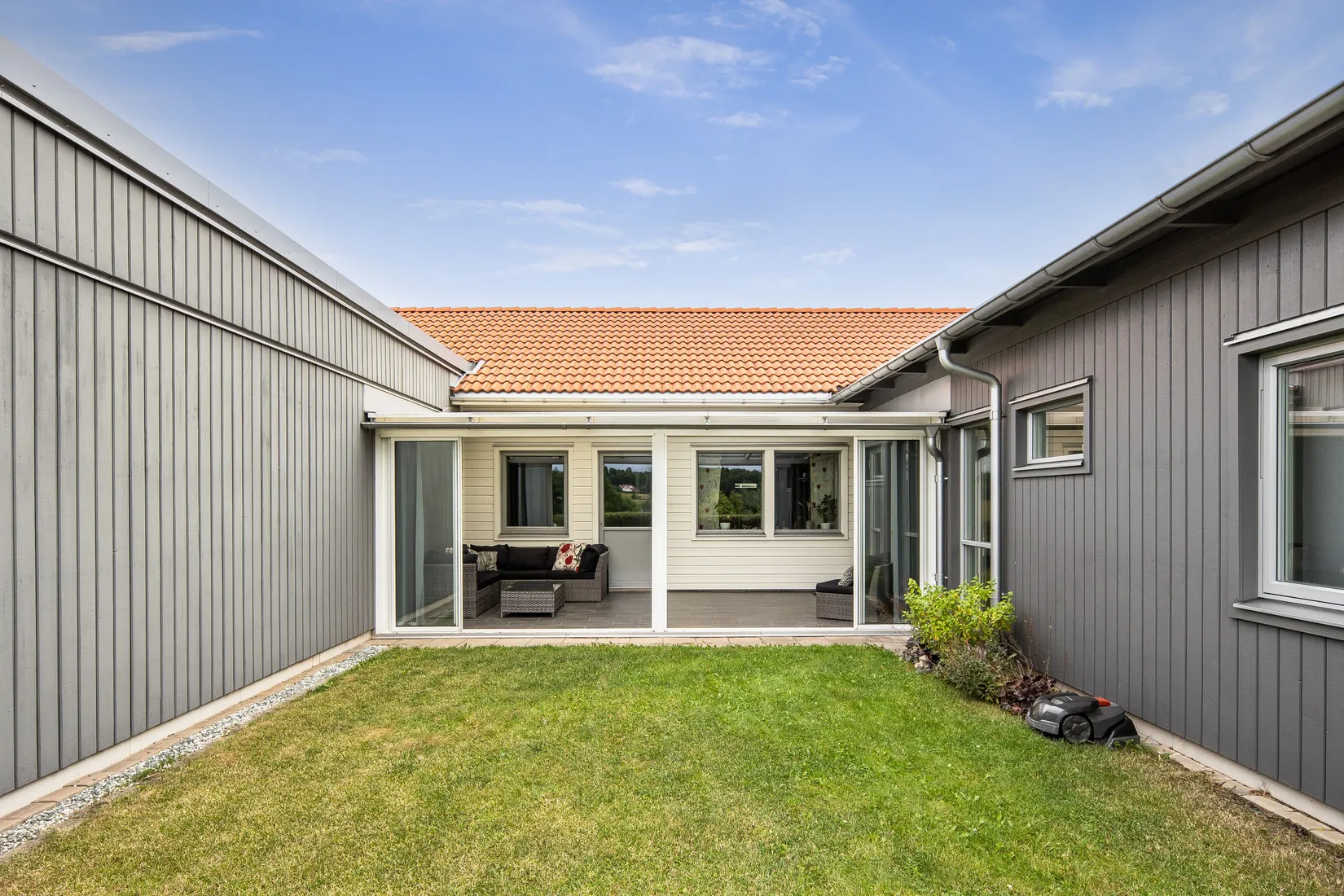 Radhus, Kapellgårdsgatan 26, Trädgårdsstaden, Skövde