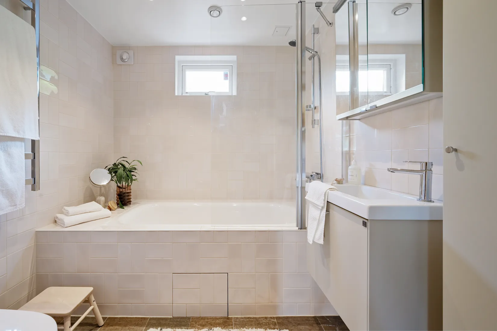 Villa, Linnés väg 10B, Häggvik, Sollentuna