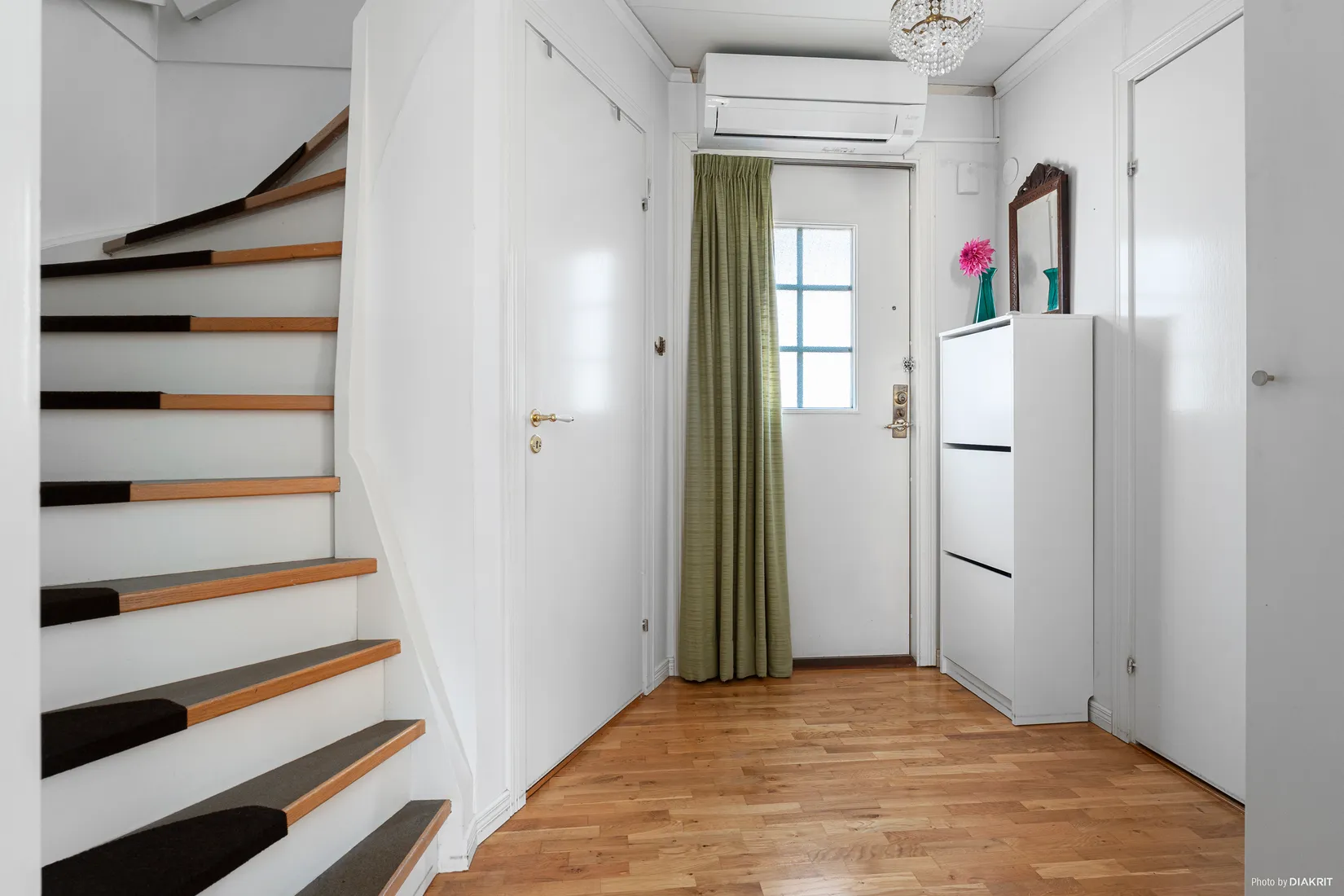 Radhus, Albert Målares väg 1E, Täby Kyrkby, Täby