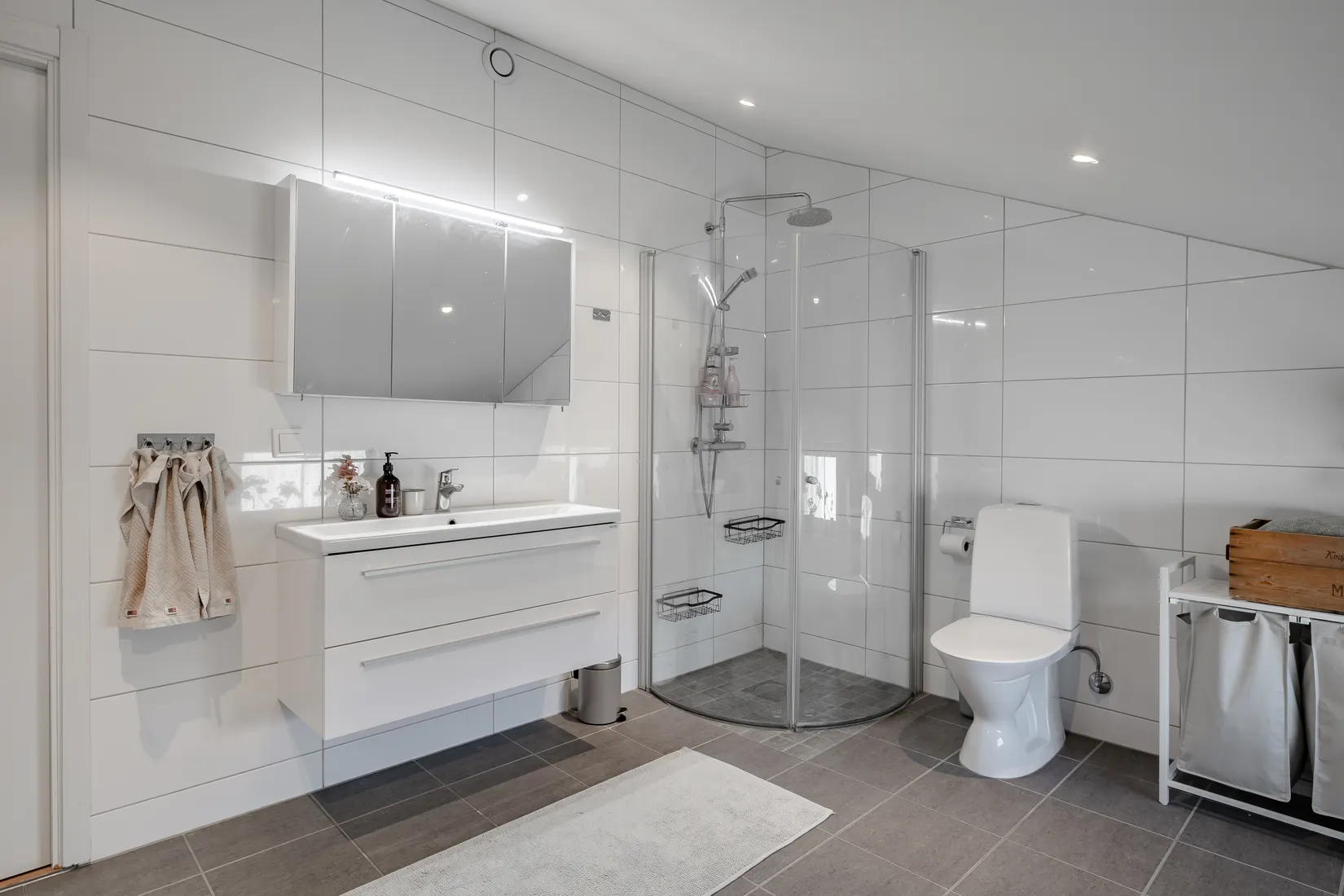Radhus, Västra Rosenlundsvägen 38, Lövnäs, Hammarö