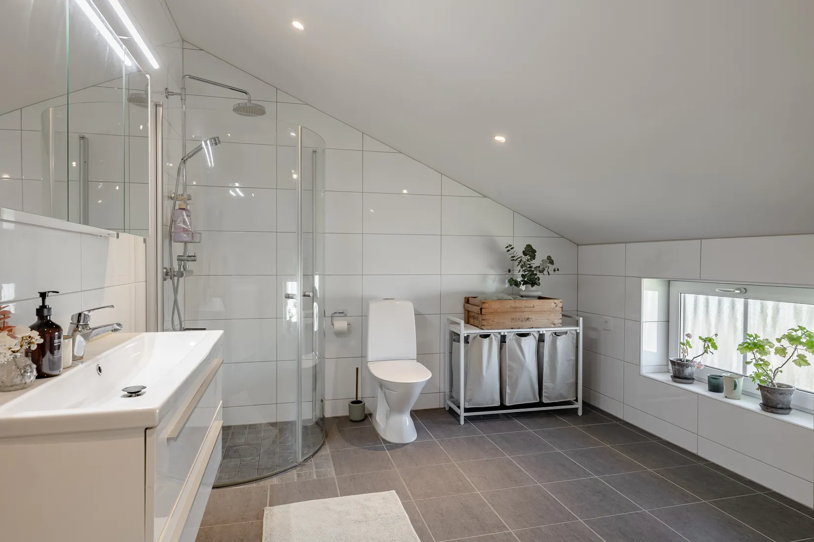 Radhus, Västra Rosenlundsvägen 38, Lövnäs, Hammarö