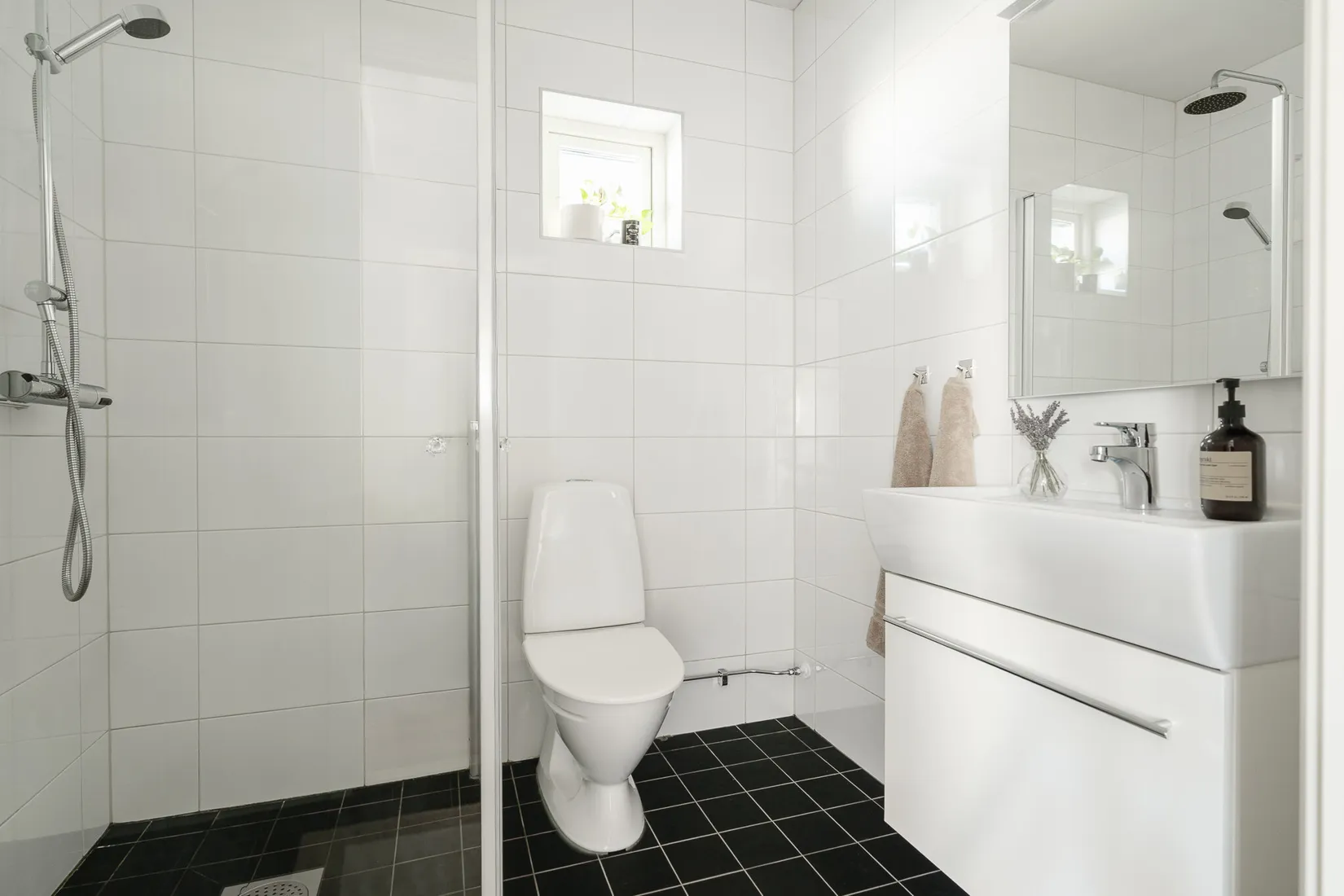 Radhus, Norra Atriumvägen 18, Kvisslingby, Österåker
