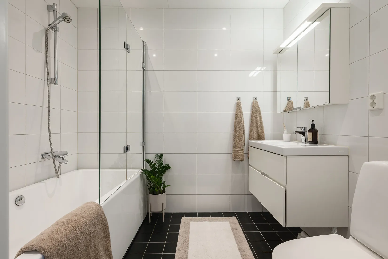 Radhus, Norra Atriumvägen 18, Kvisslingby, Österåker
