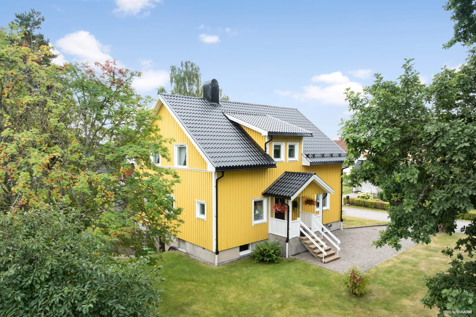 Villa, Solgatan 2 & 4, Mellerud