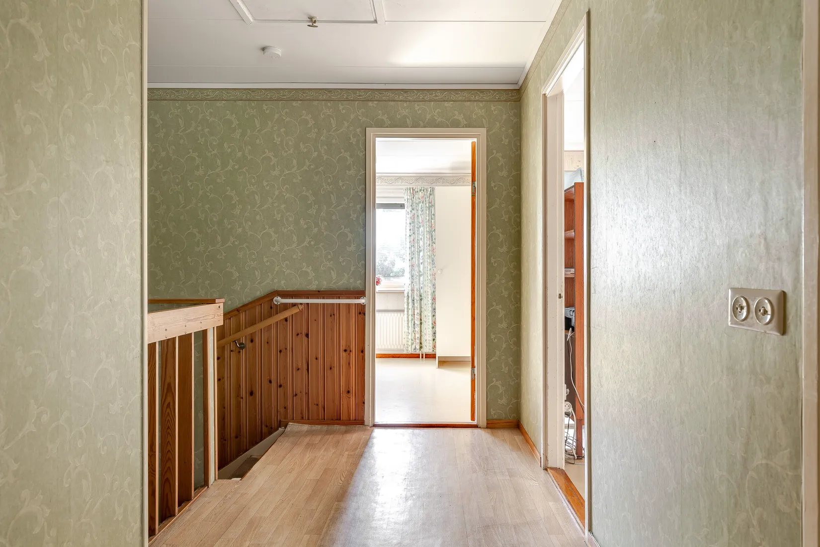 Radhus, Leverstadsvägen 77, Leverstad, Mariestad