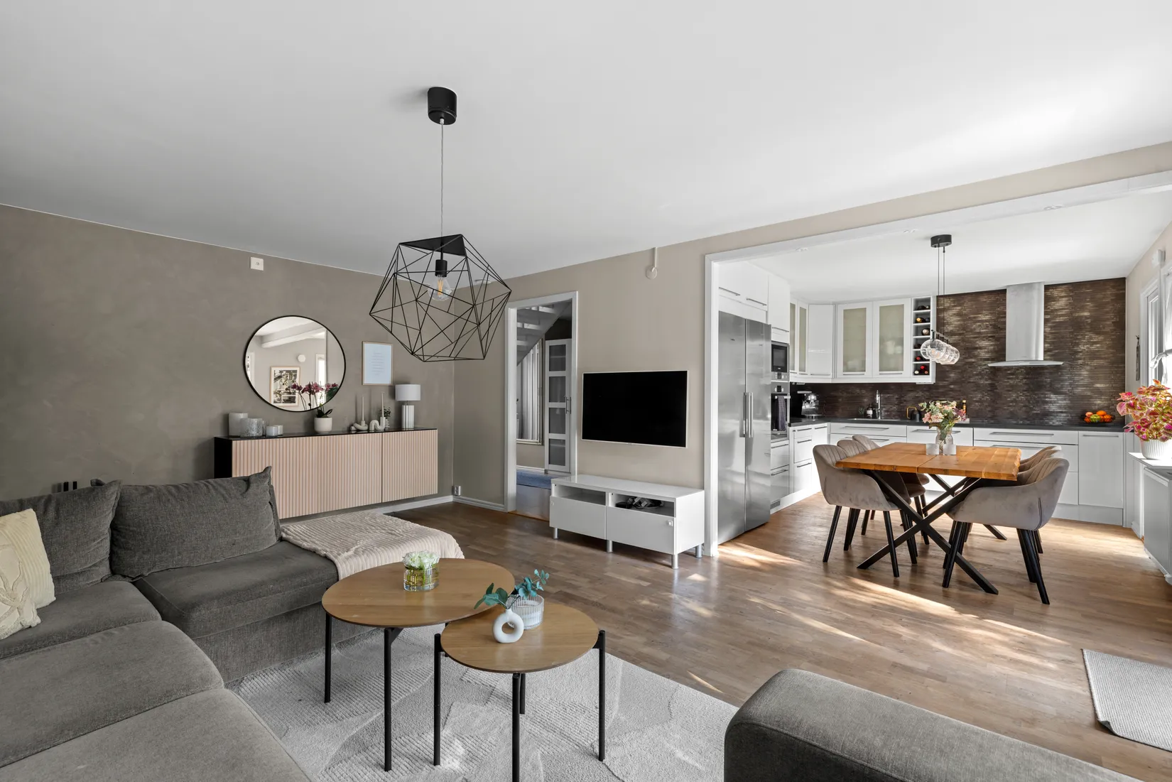 Radhus, Korpvägen 32, Tumba - Skäcklinge, Botkyrka