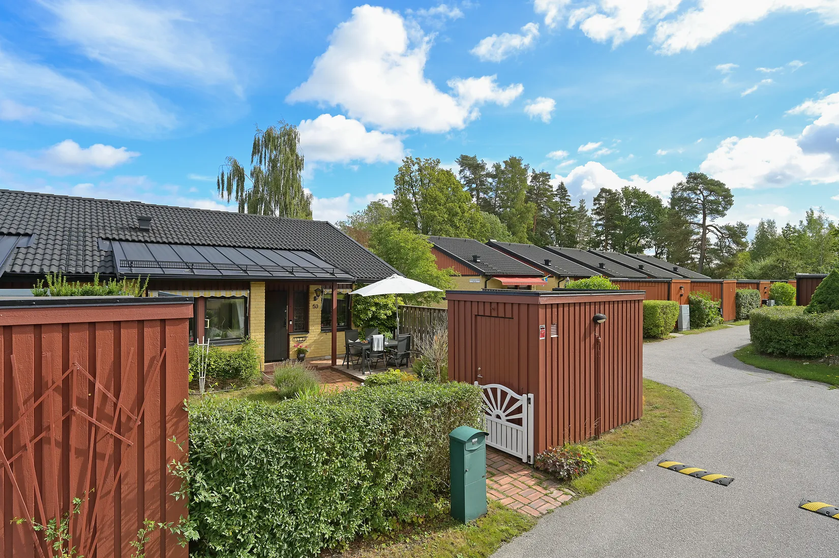Radhus, Polstjärnans gränd 53, Skälby, Järfälla