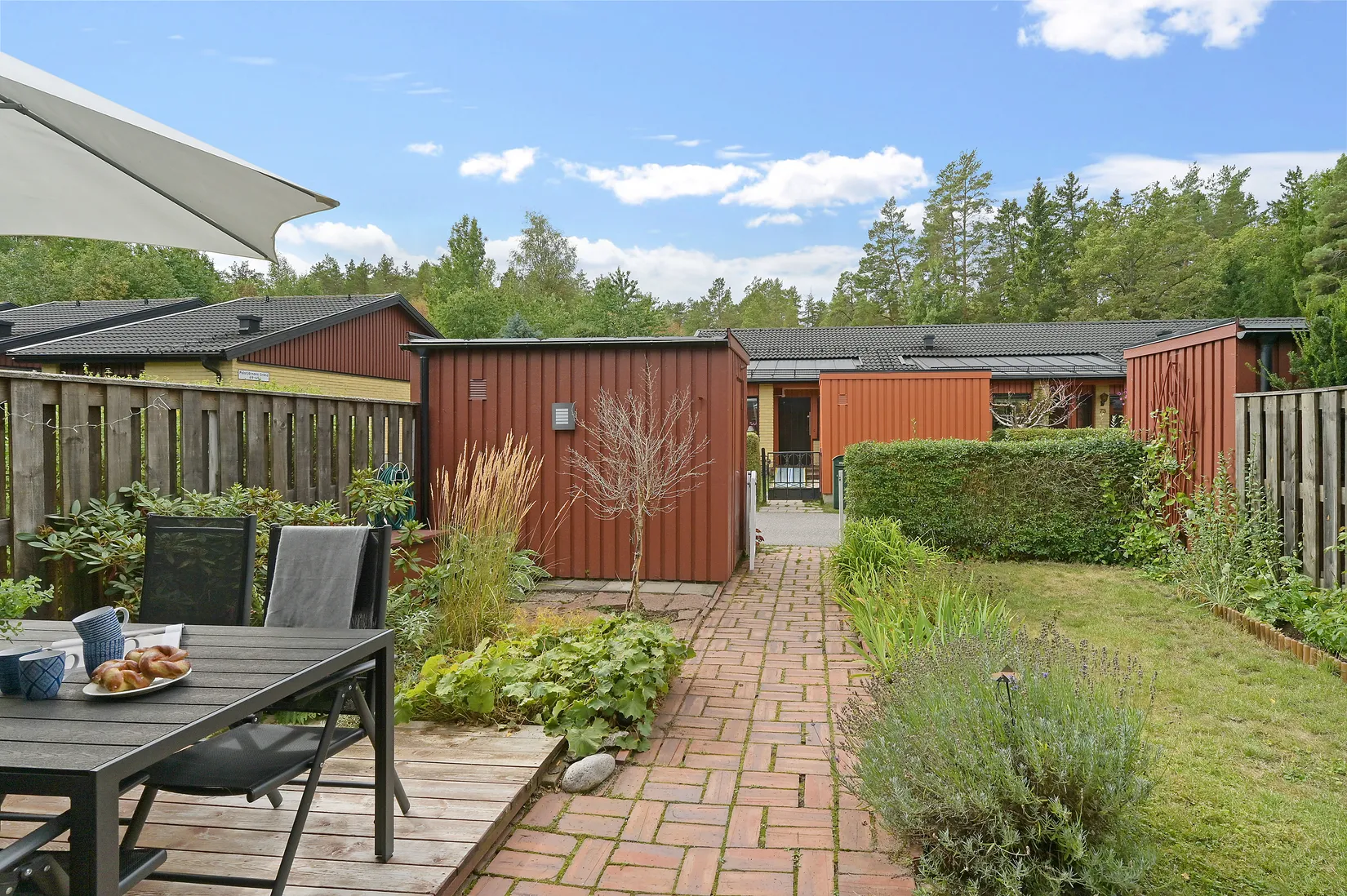 Radhus, Polstjärnans gränd 53, Skälby, Järfälla