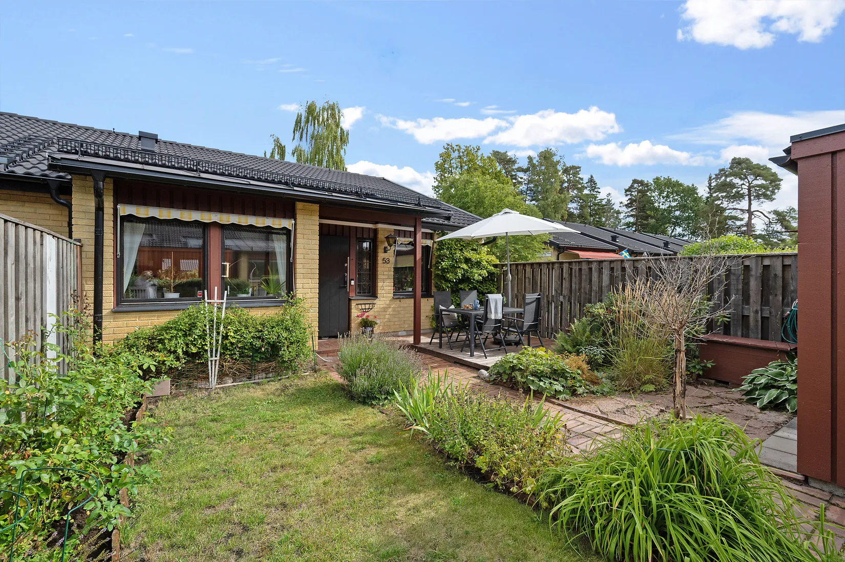Radhus, Polstjärnans gränd 53, Skälby, Järfälla