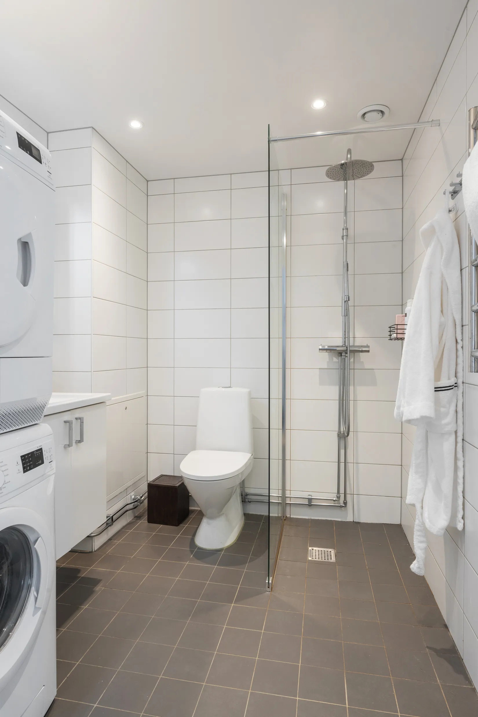 Bostadsrätt, Källtorpsvägen 9, 3,5 meter takhöjd!, Näsby Park, Täby