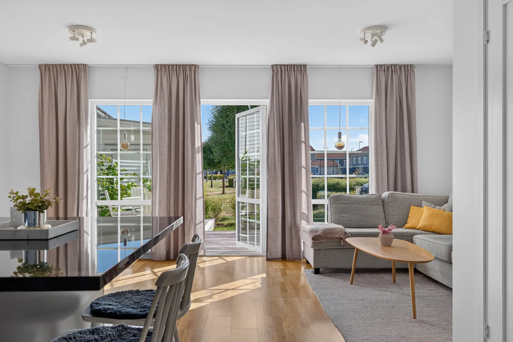 Radhus, Ulsavilagatan 25A, Norra Ormesta, Örebro
