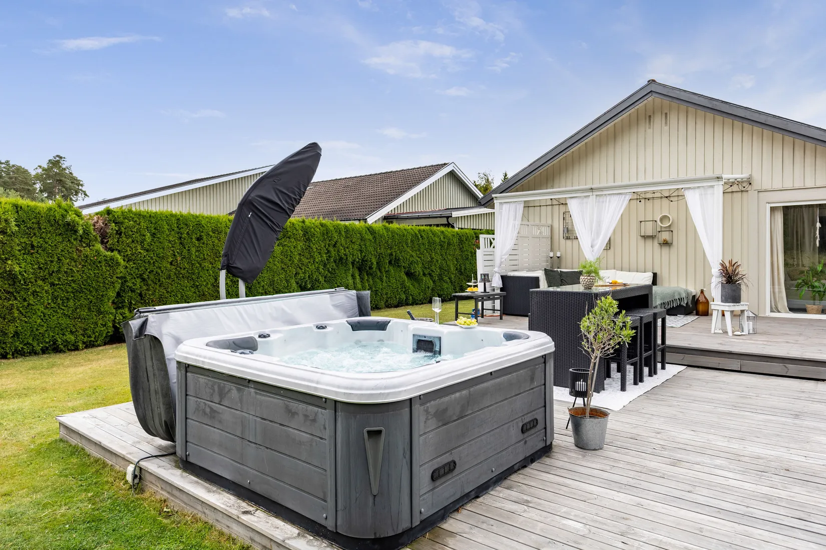 Villa, Pelarskogsgatan 30, Ullvibackar, Köping