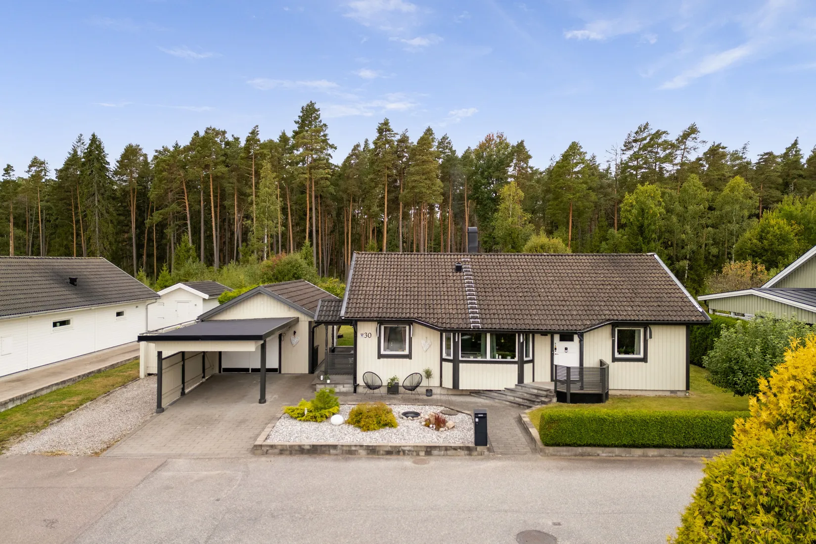 Villa, Pelarskogsgatan 30, Ullvibackar, Köping