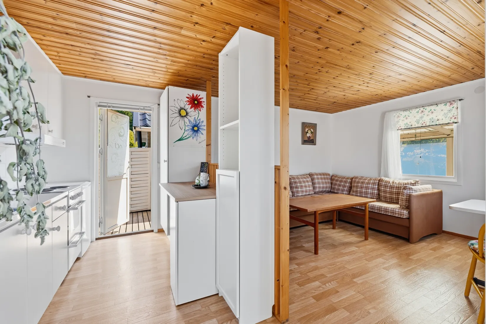 Fritidshus, Vaxmyra kolonistuga nr 57, Runby, Upplands Väsby