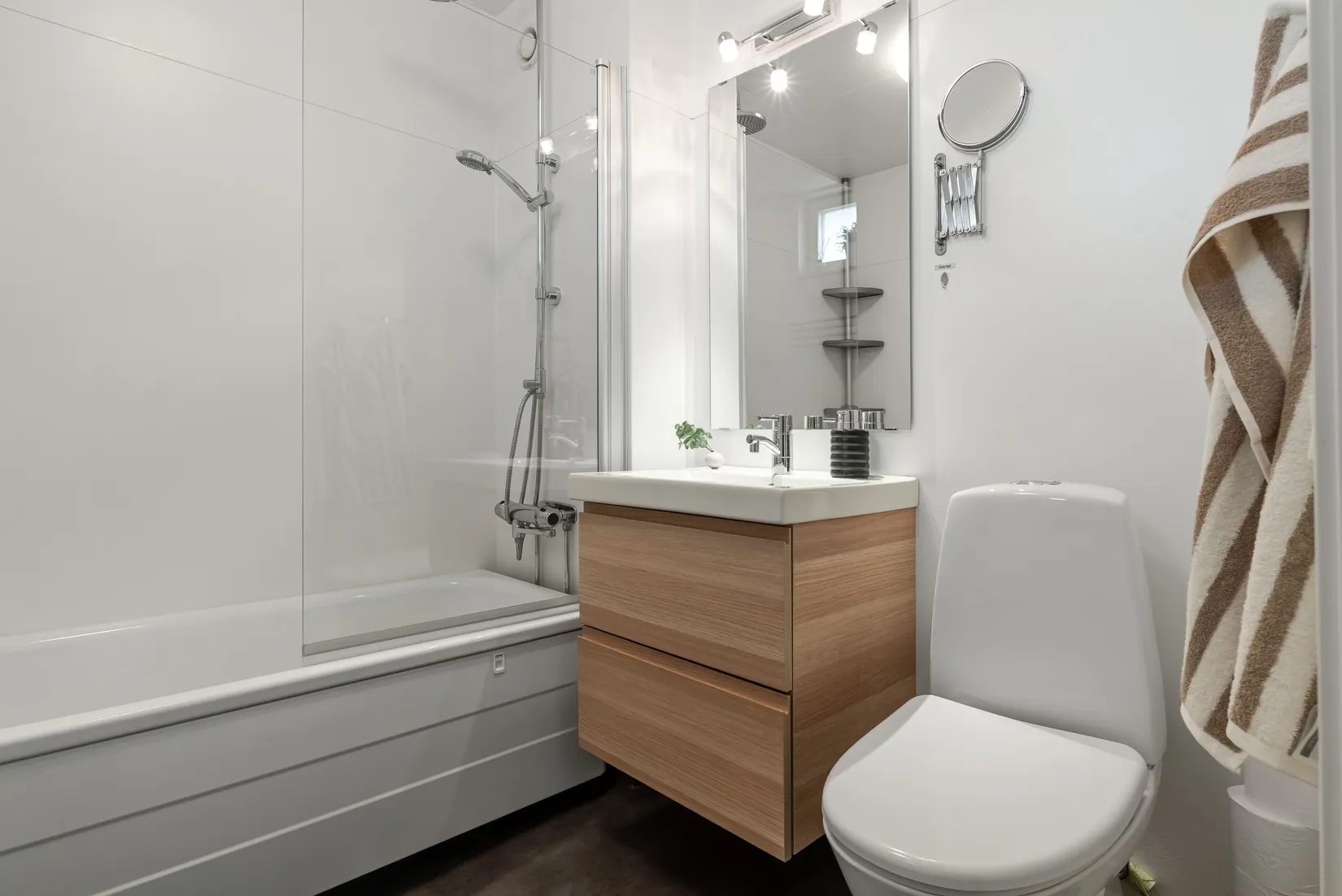 Radhus, Stamvägen 24, Torvalla, Östersund
