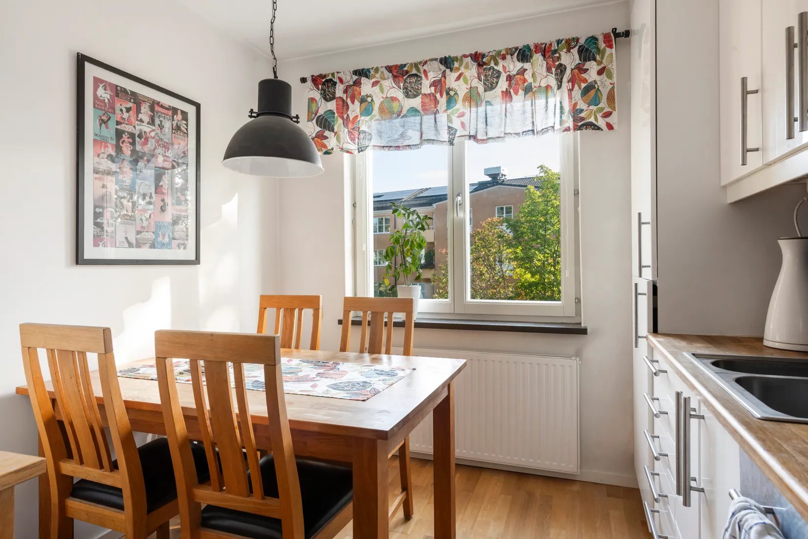 Bostadsrätt, Örnstigen 6, högst upp i huset, Näsbypark, Täby