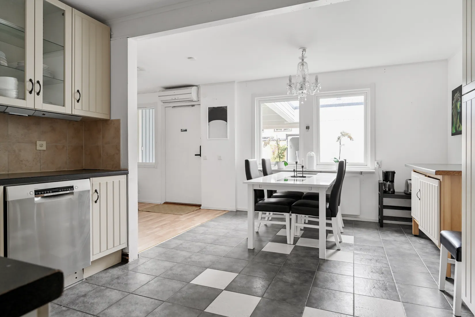 Radhus, Björkvallavägen 95, Centralt, Upplands Väsby